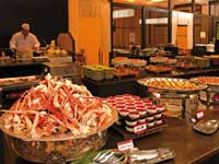【24,000円均一!】夕食バイキングはカニも食べ放題♪<br>津軽海峡を望む!湯の川グランドホテル2泊3日