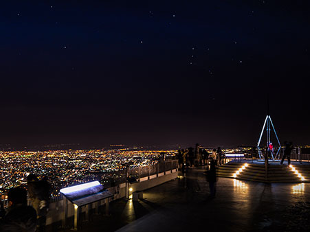 日本新三大夜景に選ばれた、札幌の夜景を鑑賞するなら「藻岩山展望台」がおすすめ