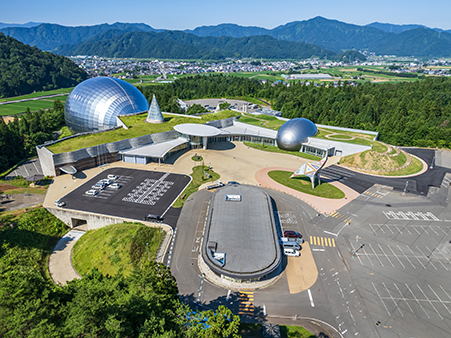 福井県立恐竜博物館全景