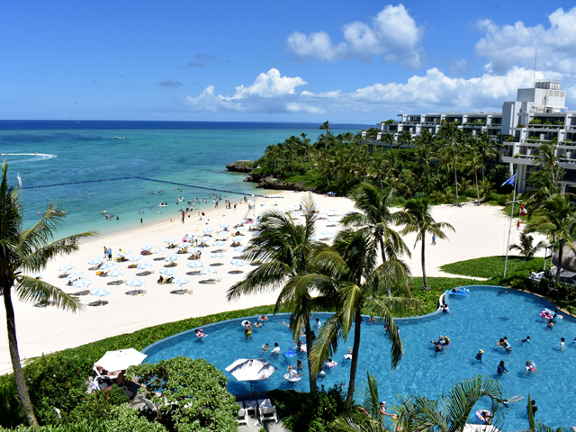 プライベート ホテル 沖縄 ビーチ ハレクラニ沖縄のプライベートビーチとプールを徹底解説！