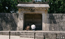 園比屋武御嶽石門