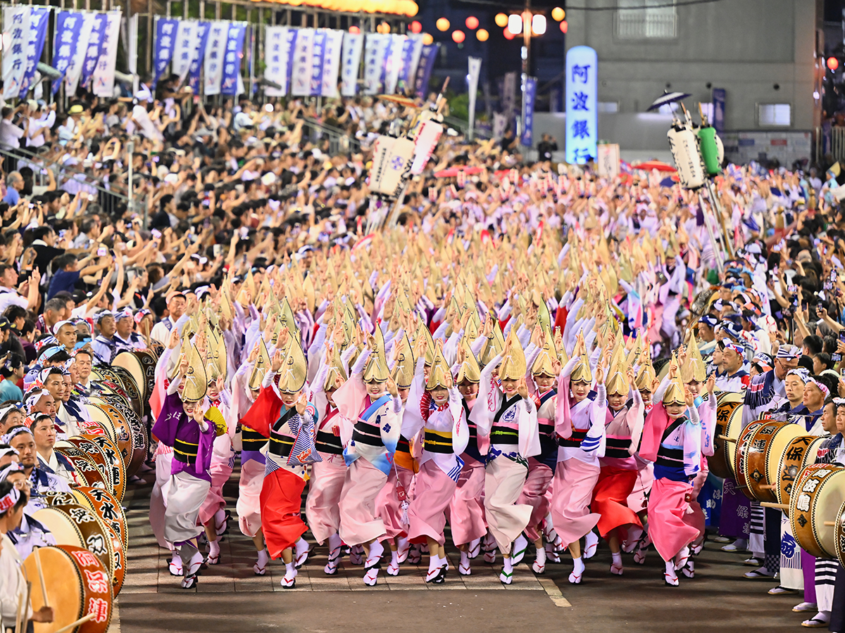 徳島市阿波おどり 華やかな連