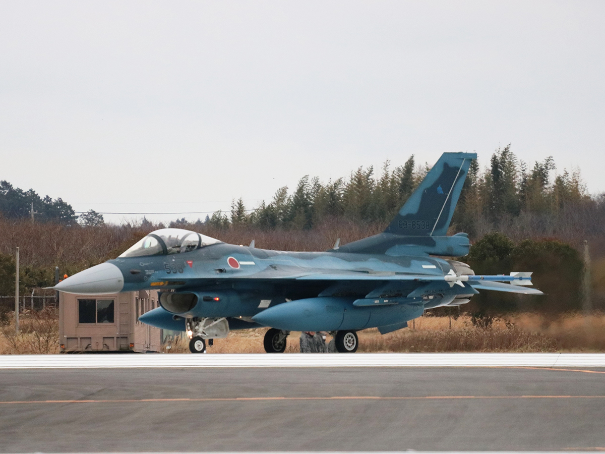 百里基地航空祭 F-2戦闘機 大迫力の展示飛行