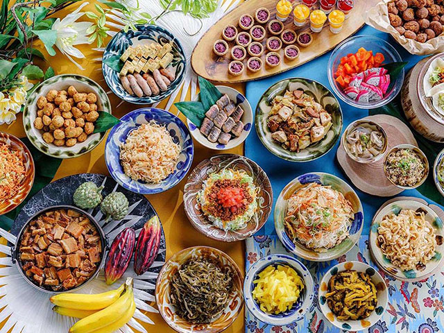 ビュッフェスタイルの朝食