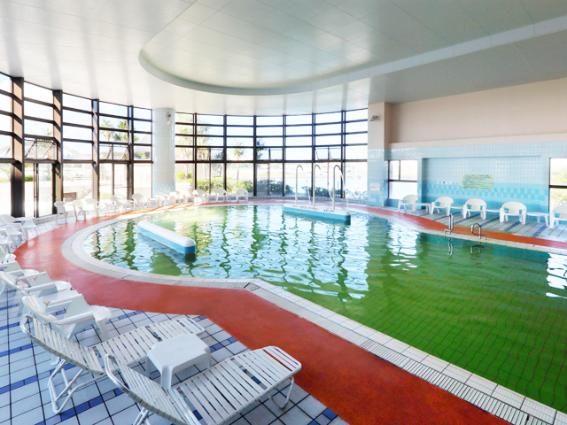 屋内クアプール（年中無休）