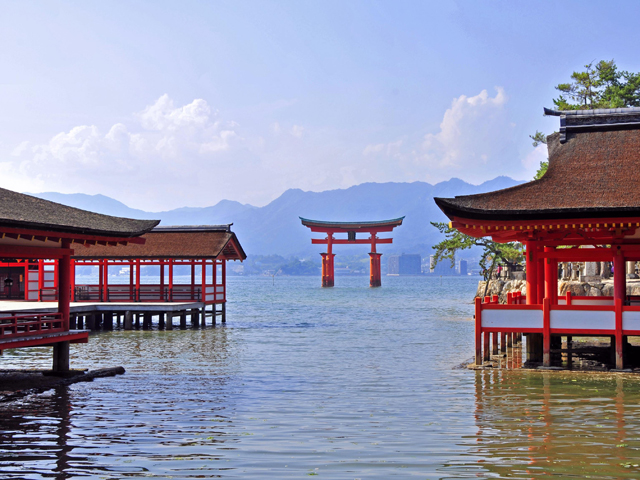 名湯『道後温泉』と世界遺産の『宮島・厳島神社』をめぐる。船で瀬戸内周遊！愛媛・広島2泊3日モデルコース