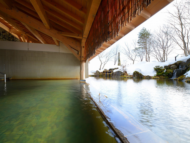 屋根付温泉露天風呂「雫石高倉温泉」