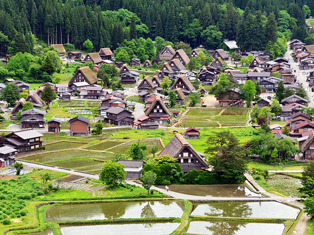 金沢観光に1日プラスして、白川郷・飛騨高山をバスでめぐる1泊2日