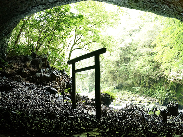 天安河原