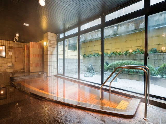 市内では珍しい天然温泉