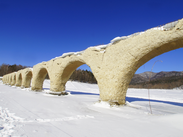 糠平湖のタウシュベツ川橋梁