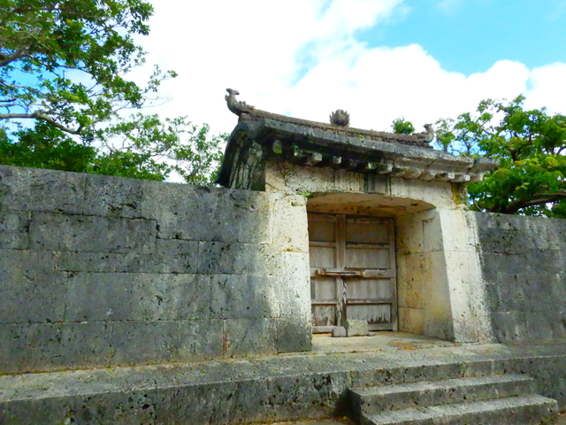 園比屋武御嶽石門