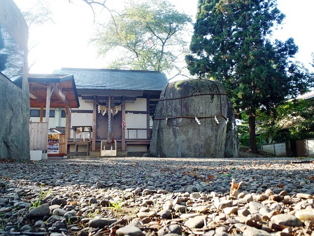 三ツ石神社