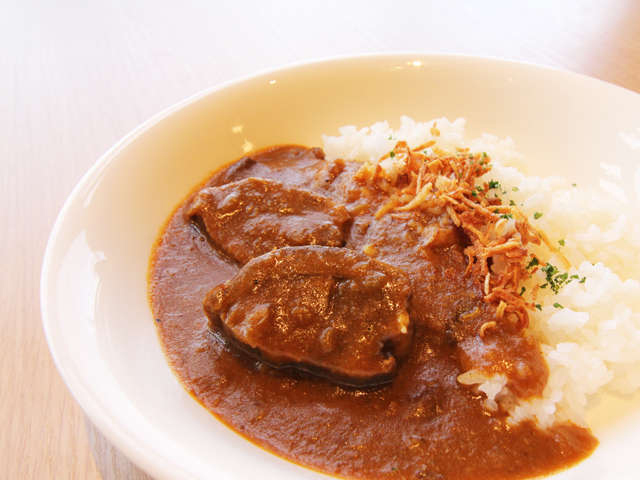 シェフ特製「蝦夷鹿肉カレー」数量限定無料サービス