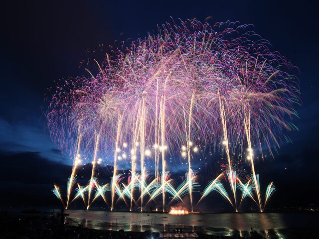 諏訪湖祭湖上花火大会 日帰りバスツアー(復路夜行)