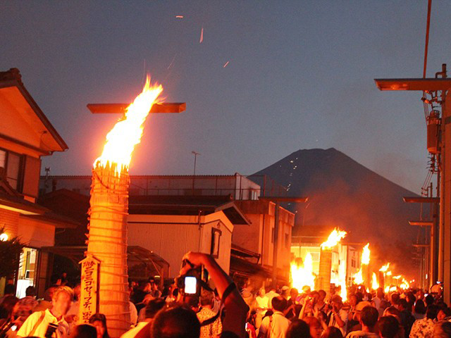 吉田の火祭り 日帰りバスツアー(復路夜行)