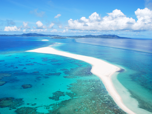 はての浜上陸ツアー付！目指すは海に浮かぶ東洋一美しいと言われる砂浜だけの無人島。見渡す限り海と空が広がる圧巻の景色は、まさに地上の楽園！久米島ステイ