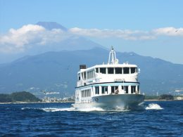 クルーズに乗って海からの景色とロープウェイに乗って空から眺める景色を両方楽しめる！紅葉と富士山の写真・ＳＮＳ映えを狙うならこちらのコースがオススメ♪