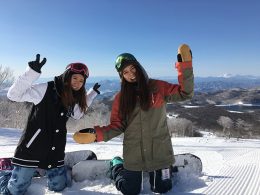 都心から2時間半の距離にありアクセス◎！ゲレンデは全体的に緩斜面が占めており、ビギナーやゲレンデデビューする人に最適なゲレンデです。